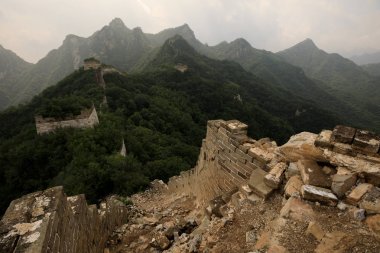 dağlar ve Çin Seddi