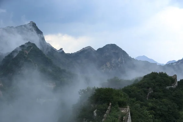 Mountains and great wall in China — Stock Photo, Image