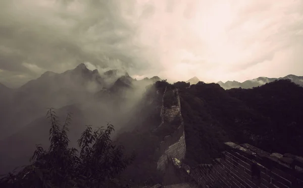Montagnes et grand mur en Chine — Photo