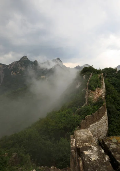 Montañas y gran muralla en China — Foto de Stock