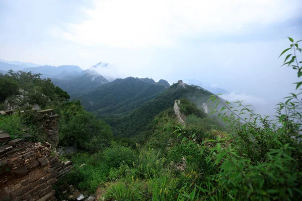 Montanhas e grande muralha na China — Fotografia de Stock