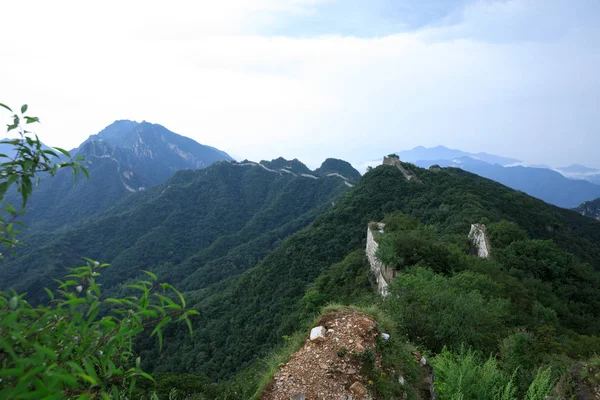 Montagnes et grand mur en Chine — Photo