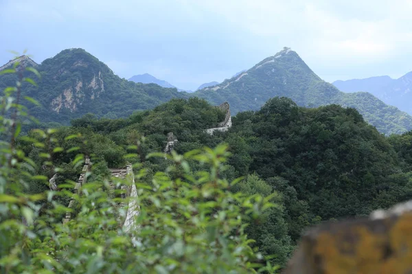 Montagnes et grand mur en Chine — Photo