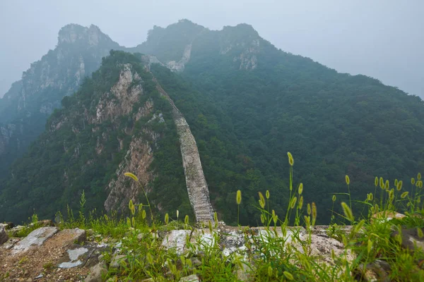 在山脊上的长城 — 图库照片