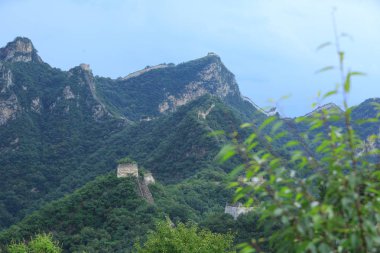 Çin Seddi ile dağ manzarası