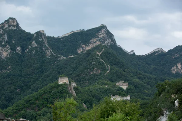山の尾根の万里の長城 — ストック写真