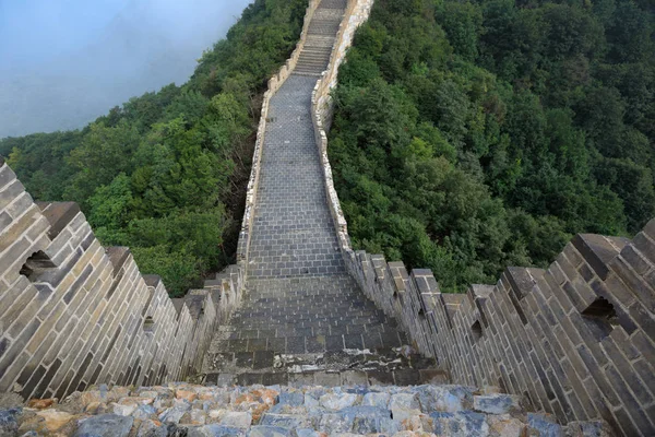 Velká čínská zeď na horský hřeben — Stock fotografie