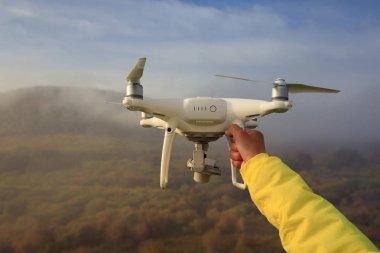 kadın fırlatma dron  