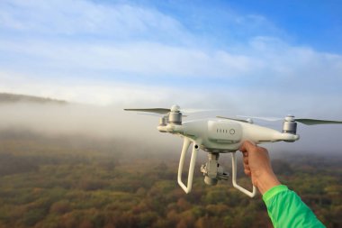 kadın fırlatma dron  