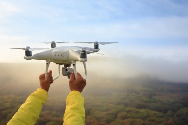 kadın fırlatma dron  