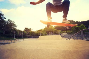 pratik kadın kaykaycı