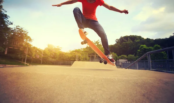 pratik kadın kaykaycı