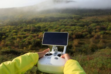 Uzaktan kumanda ile el