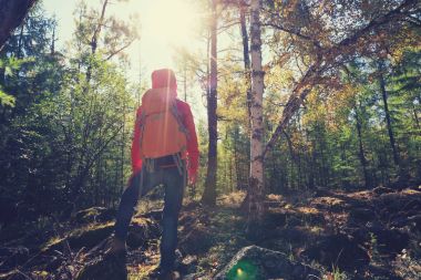 Sırt çantası kadınla Hiking