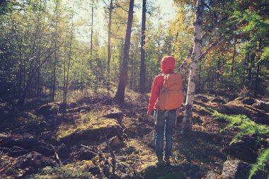 Sırt çantası kadınla Hiking