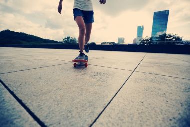 pratik kadın kaykaycı