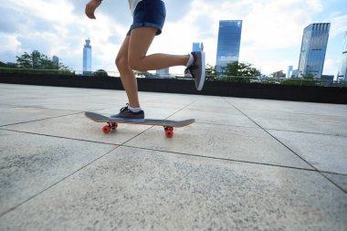 pratik kadın kaykaycı