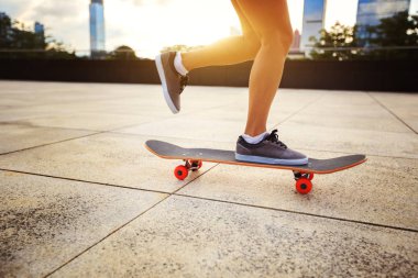 pratik kadın kaykaycı