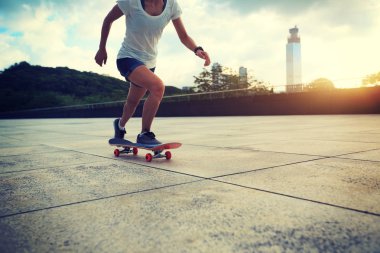 pratik kaykaycı bacaklar 