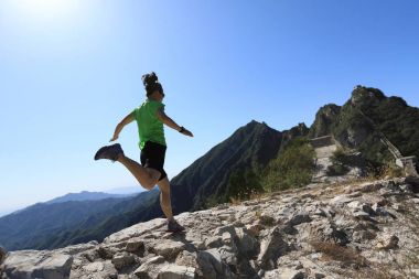 Dağı'nda çalışan kadın