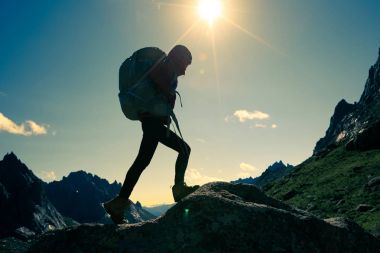 genç kadın dağ tepe hiking