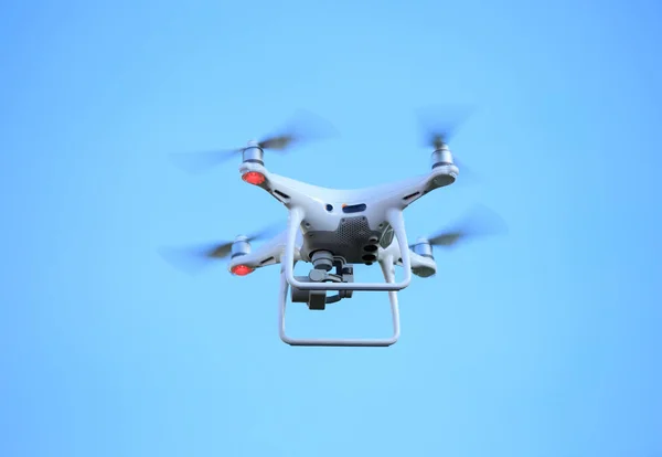 Drone repülő kamera — Stock Fotó