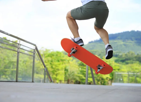 Skateboarder legs at city — Stock Photo, Image