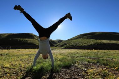 amut yapıyor kadın