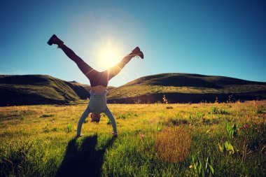 amut yapıyor kadın