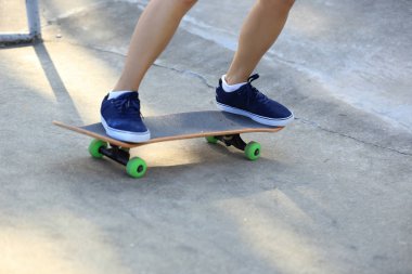 kaykaycı skatepark sürme
