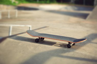 skatepark sürme için hazır, kaykay