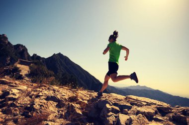 Çin Seddi çalışan kadın 