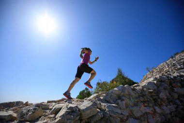 Çin Seddi çalışan kadın 