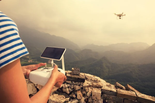 Fiatal Tartja Repülő Drone Távirányító Melyik Bevétel Fénykép Kínai Nagy — Stock Fotó