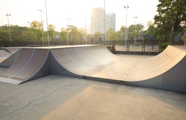 boş skatepark rampa 