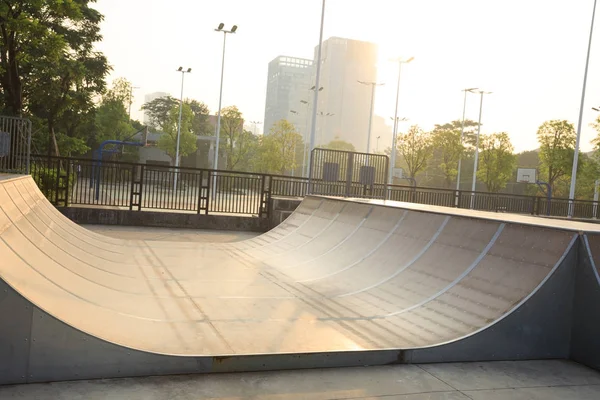 Empty skatepark ramp — Stock Photo, Image