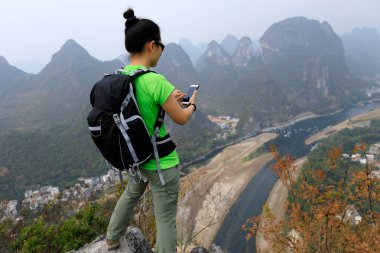 backpacker alarak resim ile smartphone