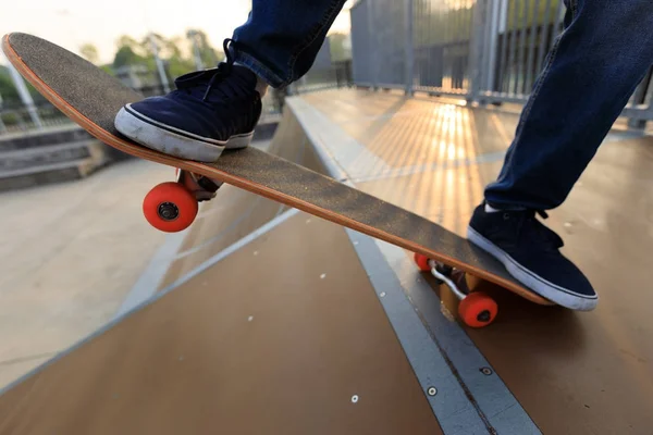 Skateboarder Legs Skateboarding Skatepark Ramp — Stock Photo, Image