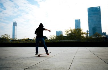 Bayan kaykaycı City kaykay sürme