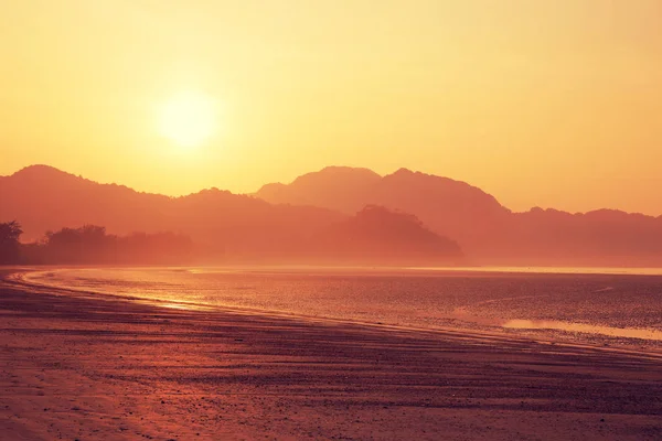 Beau Paysage Lever Soleil Sur Les Montagnes Côte — Photo