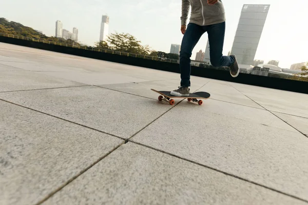 Bayan kaykaycı City kaykay sürme