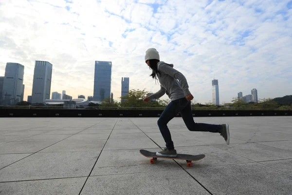 Bayan kaykaycı City kaykay sürme