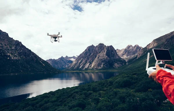Woman Photographer Flying Drone Outdoors — Stock Photo, Image