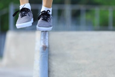 çelik boru ile denge yürüyüş bacaklar