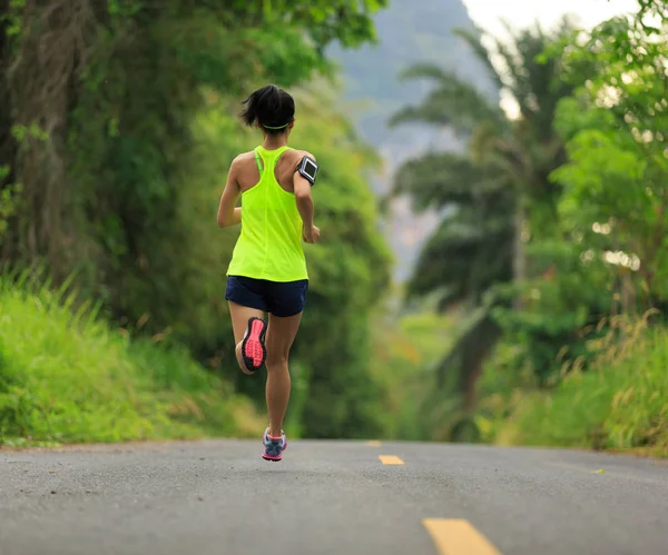 Fitness Female Trail Runner Running Forest — Stock Photo, Image