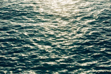 güzel parlak ışıklar açık mavi deniz dalga suyu gündoğumu güneş