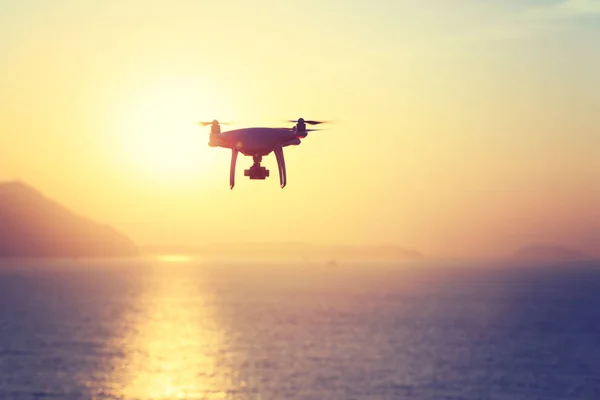 Silhouette Flying Drone Which Taking Photo Sunrise Sea — Stock Photo, Image