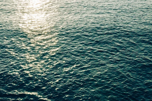 Güzel Parlak Işıklar Açık Mavi Deniz Dalga Suyu Gündoğumu Güneş — Stok fotoğraf