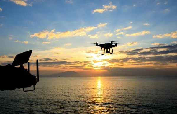 Repülő Távirányítóval Drone Melyik Bevétel Fénykép Sunrise Tenger Felett — Stock Fotó