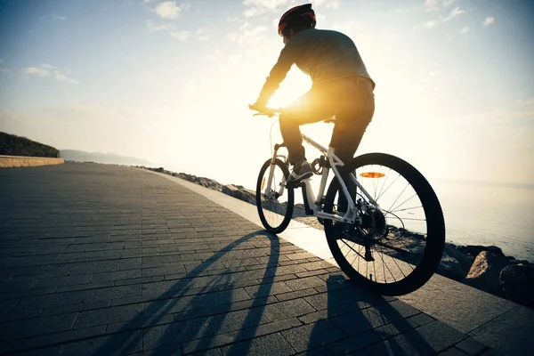 Cyklista Kole Východ Slunce Pobřežní Stezka — Stock fotografie